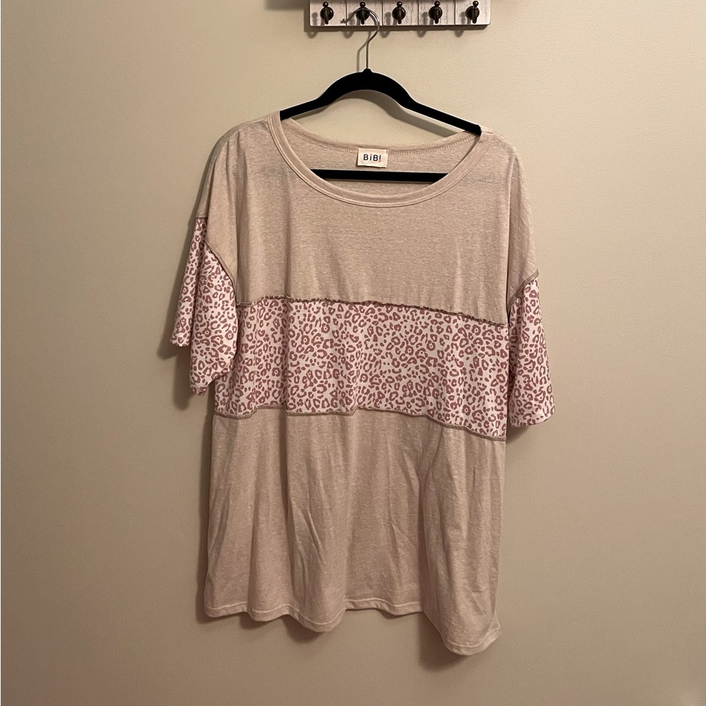 ⭐️B1G1FREE⭐️ NWOT oversized pink leopard top 🐆